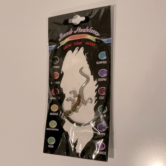 Jewelry - Vintage Lizard Mood Necklace